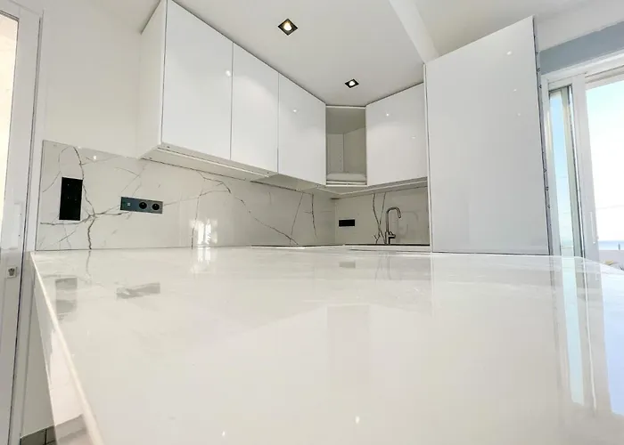 8 Pers A 30m De La *