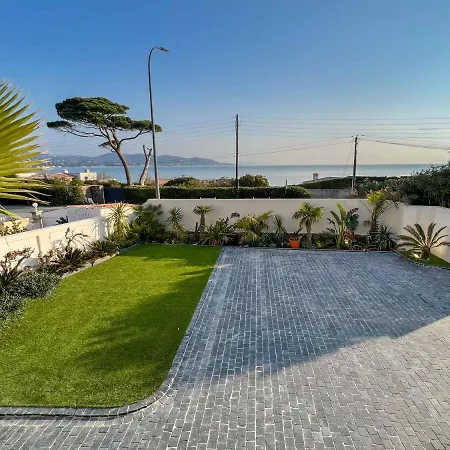 8 Pers A 30m De La *