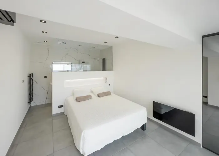 8 Pers A 30m De La * 생트막시메